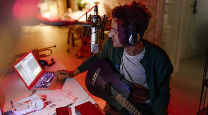 Best Microphones for Podcasting (or Skyping with Mom) | 2020 Roundup Best Microphones for Podcasting featured 2