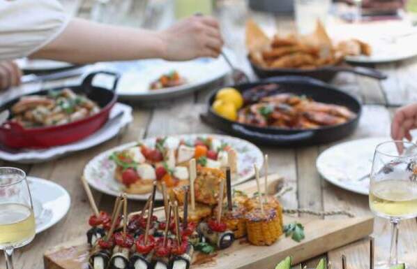 The 5 Best Ideas for Super Bowl Food & the Kitchenware to Help | Lifestyle by Focus The 5 Best Ideas for Super Bowl Food & Kitchenware